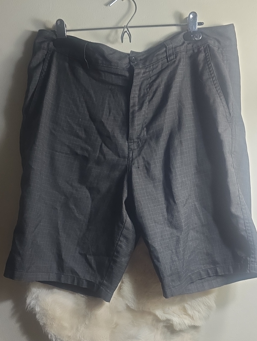 O'Neill Men's Charcoal Plaid Flat Front Shorts